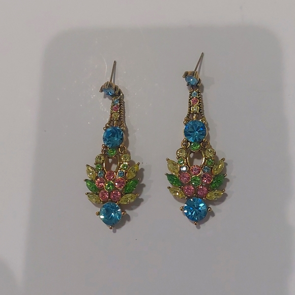 Fifth Avenue Earing - Picture 1 of 2